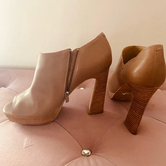 Kenneth Cole New York vintage 2000s leather high heel booties, 9 1/2 - Picture 2 of 6